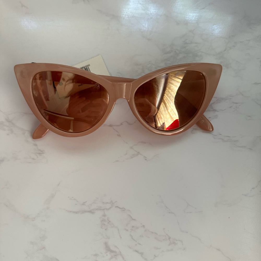 Chic Express Pinky Tan Cat-Eye Sunglasses